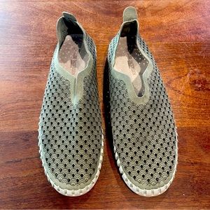 Isle Jacobsen Tulip Slip On Flat Sneaker Shoe Sz 40 (US9)